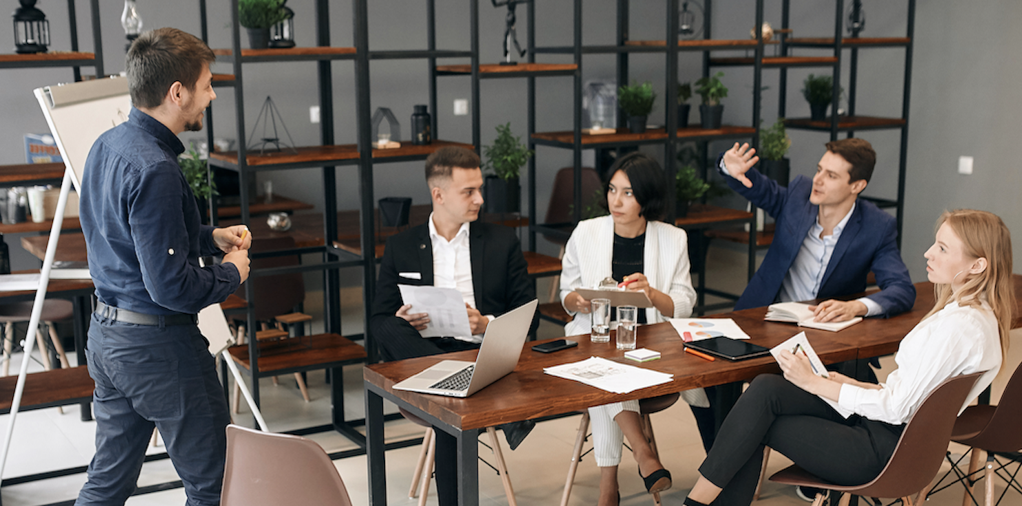 Tworzenie i wdrożenie planów i strategii marketingowych